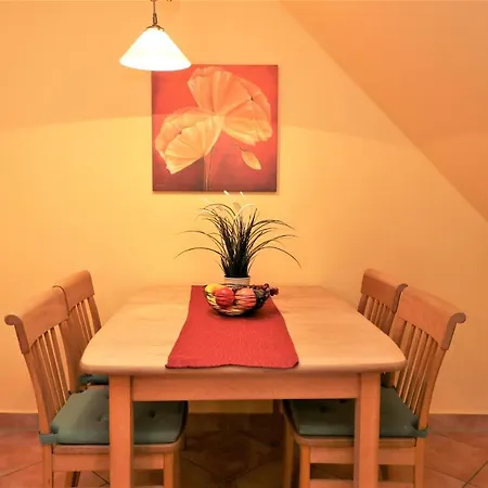 Achtern Hafen App 04 ヴストロ