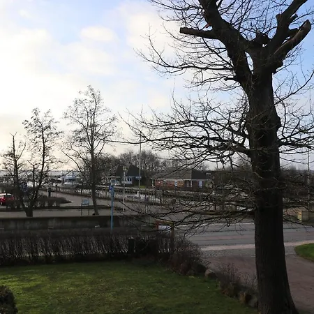 Achtern Hafen App 04 *